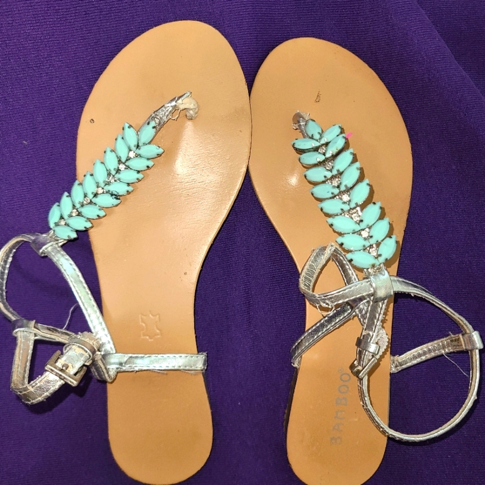 Women's leather flat thong sandal